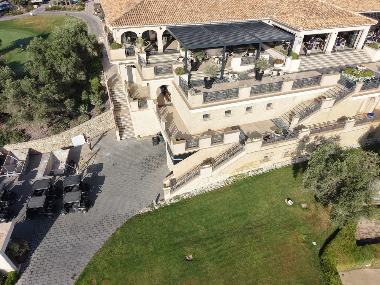 Fotografía aérea del edificio existente en La Finca, Algorfa